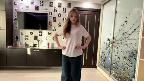 Olivia online show from April 15, 3:19 pm