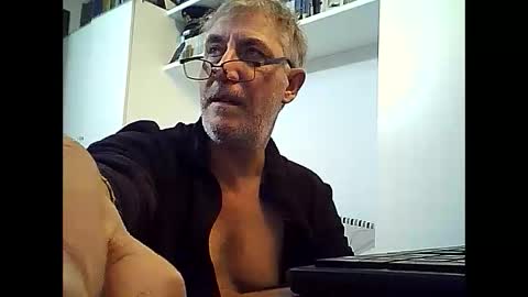 Snapshot of willfire71 chatting on December 18, 1:34 pm Willfire71 online show from December 18, 1:34 pm