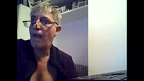 Snapshot of willfire71 chatting on December 25, 12:37 am Willfire71 online show from December 25, 12:37 am