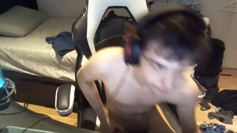 Snapshot of willfro_ chatting on October 18, 3:53 am willfro_ online show from October 18, 3:53 am