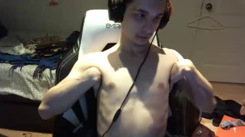 Snapshot of willfro_ chatting on December 18, 5:02 am willfro_ online show from December 18, 5:02 am