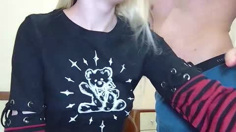 Snapshot of williamandmia chatting on April 8, 7:36 pm William and Mia online show from April 8, 7:36 pm