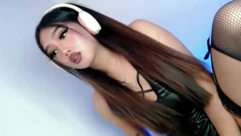 LE XI online show from November 25, 2:06 pm