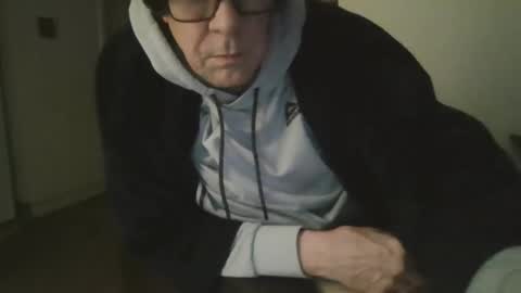 Snapshot of willtie26 chatting on December 9, 2:45 am willtie26 online show from December 9, 2:45 am