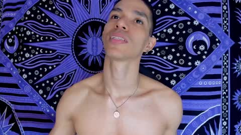 willy_veins online show from December 14, 7:29 am