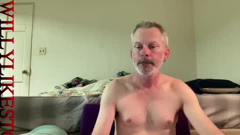 Snapshot of willylikestoplay74 chatting on February 13, 3:24 am Twisted Will online show from February 13, 3:24 am