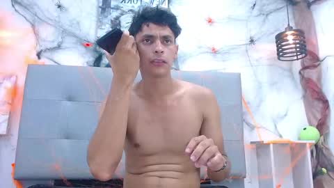 Snapshot of wiltom_ chatting on November 1, 2:30 pm Wiltom online show from November 1, 2:30 pm