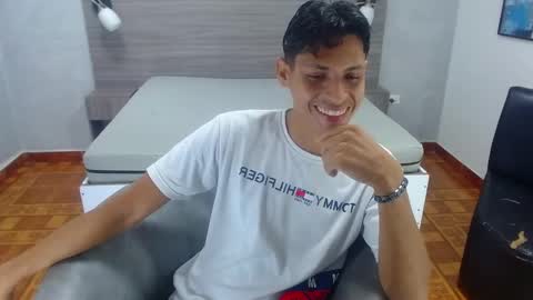 Snapshot of wiltom_ chatting on November 6, 3:29 am Wiltom online show from November 6, 3:29 am