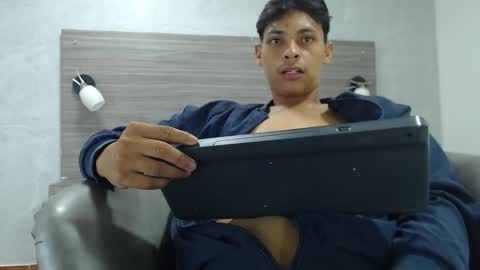 Snapshot of wiltom_ chatting on November 11, 4:12 am Wiltom online show from November 11, 4:12 am