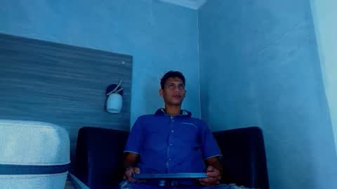 Snapshot of wiltom_ chatting on November 18, 3:34 am Wiltom online show from November 18, 3:34 am