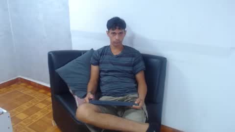 Snapshot of wiltom_ chatting on November 19, 4:23 am Wiltom online show from November 19, 4:23 am