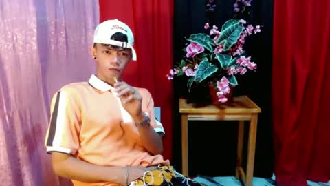Snapshot of win_boy chatting on June 25, 9:58 am win_boy online show from June 25, 9:58 am