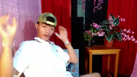 Snapshot of win_boy chatting on July 12, 1:51 am win_boy online show from July 12, 1:51 am