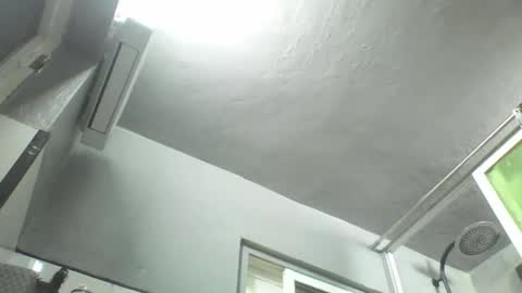 Snapshot of windowpane5 chatting on October 19, 9:10 am windowpane online show from October 19, 9:10 am