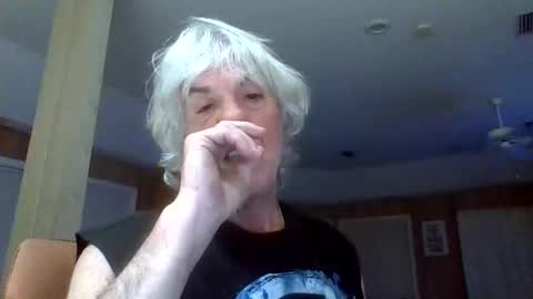 Snapshot of winedog2020 chatting on February 24, 3:15 am Gundja Man online show from February 24, 3:15 am