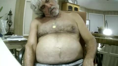 Snapshot of winedog2020 chatting on June 19, 3:44 am Gundja Man online show from June 19, 3:44 am