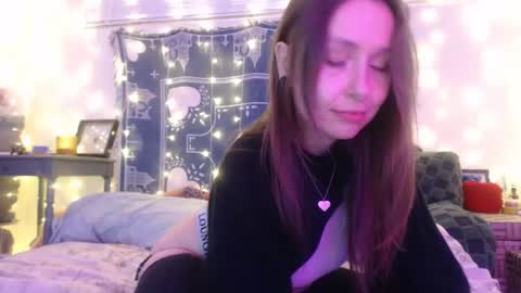 Eevie online show from December 14, 1:28 am