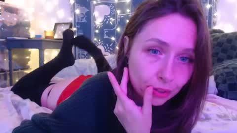 Eevie online show from December 15, 8:19 am