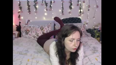 Snapshot of wingardiumleveveosa chatting on April 22, 8:54 pm Eevie online show from April 22, 8:54 pm