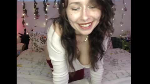 Snapshot of wingardiumleveveosa chatting on April 28, 1:37 am Eevie online show from April 28, 1:37 am