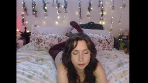 Snapshot of wingardiumleveveosa chatting on May 12, 10:18 pm Eevie online show from May 12, 10:18 pm