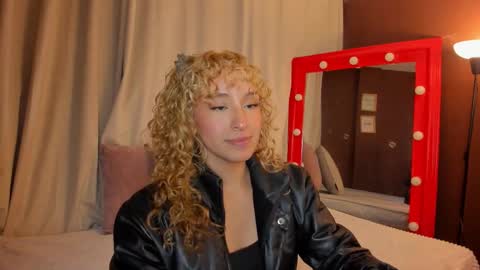 Snapshot of wini_fer chatting on February 5, 12:21 pm Wini Fer online show from February 5, 12:21 pm