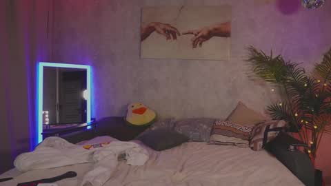 Your little D online show from February 7, 2:08 am