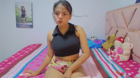Snapshot of winnifer_gonzalez chatting on March 4, 3:23 am Winnifer Gonzalez online show from March 4, 3:23 am