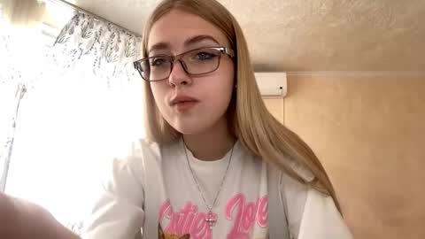 Snapshot of winnifredtrudillo chatting on September 22, 9:44 am Kris online show from September 22, 9:44 am