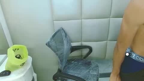 WinnyBarness online show from October 24, 2:41 am