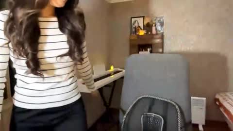 Snapshot of winterluchini chatting on October 29, 2:19 pm Amina online show from October 29, 2:19 pm