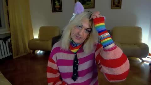 Snapshot of wise_ava chatting on February 16, 2:29 am Sarah Curly online show from February 16, 2:29 am