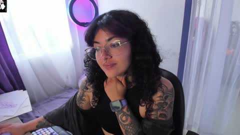     Luna Violeta  A r t i s t  online show from January 10, 9:31 pm