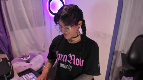     Luna Violeta  A r t i s t  online show from January 20, 12:36 am