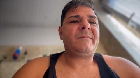 Snapshot of witebull83 chatting on December 14, 12:01 pm Witebull online show from December 14, 12:01 pm