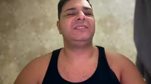 Snapshot of witebull83 chatting on December 14, 8:29 pm Witebull online show from December 14, 8:29 pm