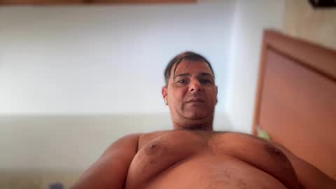 Snapshot of witebull83 chatting on March 31, 9:53 am Witebull online show from March 31, 9:53 am