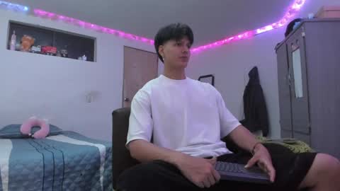 Snapshot of with_ken chatting on April 8, 4:56 am Ken online show from April 8, 4:56 am