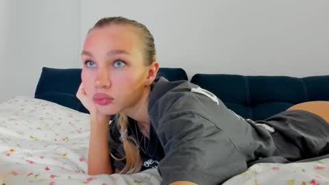 wladilia online show from November 25, 9:26 pm