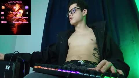 Snapshot of wolfan_sky chatting on January 17, 11:26 am W O L F online show from January 17, 11:26 am