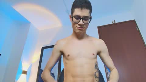 Snapshot of wolfan_sky chatting on January 31, 7:11 pm W O L F online show from January 31, 7:11 pm