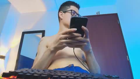 Snapshot of wolfan_sky chatting on February 2, 11:42 am W O L F online show from February 2, 11:42 am