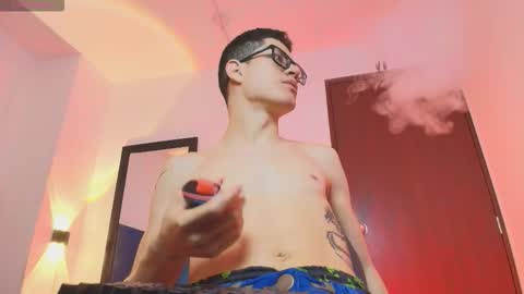 Snapshot of wolfan_sky chatting on February 3, 11:37 am W O L F online show from February 3, 11:37 am