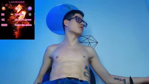 Snapshot of wolfan_sky chatting on February 5, 11:48 am W O L F online show from February 5, 11:48 am