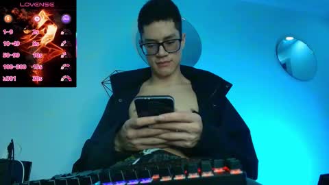 Snapshot of wolfan_sky chatting on February 6, 12:19 pm W O L F online show from February 6, 12:19 pm