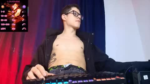 Snapshot of wolfan_sky chatting on February 14, 12:02 pm W O L F online show from February 14, 12:02 pm