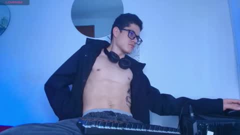  W O L F  online show from March 6, 11:28 am