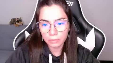 Alex online show from April 8, 3:06 am