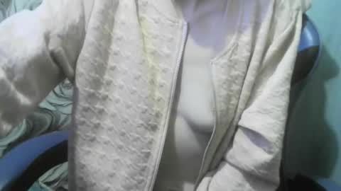 Snapshot of wolfxsnow chatting on May 22, 7:41 pm wolfxsnow online show from May 22, 7:41 pm