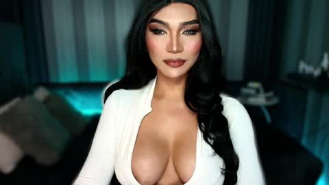 Julia online show from November 28, 2:25 am